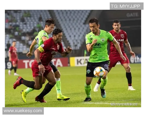 全北现代迎战庆南足球队力争主场胜利展现强大实力与团队合作精神